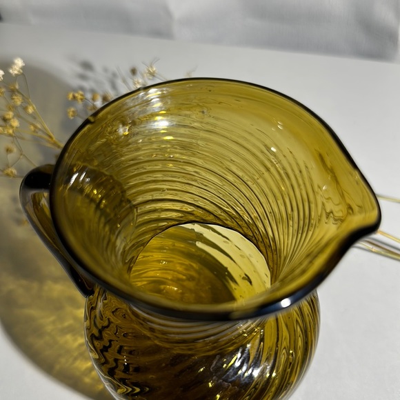 Vintage Mid Century Modern Deep Amber / Olive Blown Swirled Glass Pitcher/Ewer - Picture 11 of 12